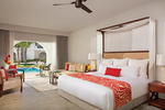 Deluxe suite king bed