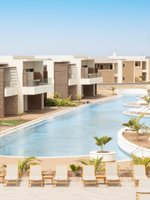 Hotelové budovy s bazénom