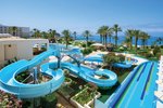 Hotel s bazénom so šmykľavkami 