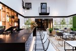 Lobby s barom 