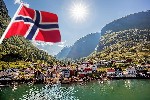 Rybárska dedina na brehu Sognefjordu