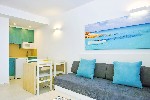 Apartmán - kuchynský kút s obývacou časťou