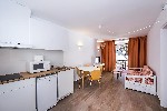 Apartmán Superior - kuchynský kút s obývacou časťou
