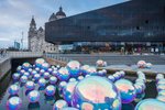 Umelecká inštalácia v blízkosti prístavu, Liverpool