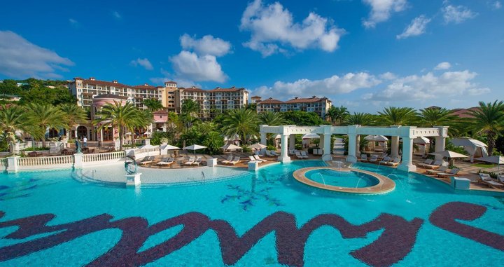 Hotel s bazénom 