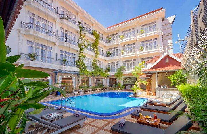 Hotel s bazénom