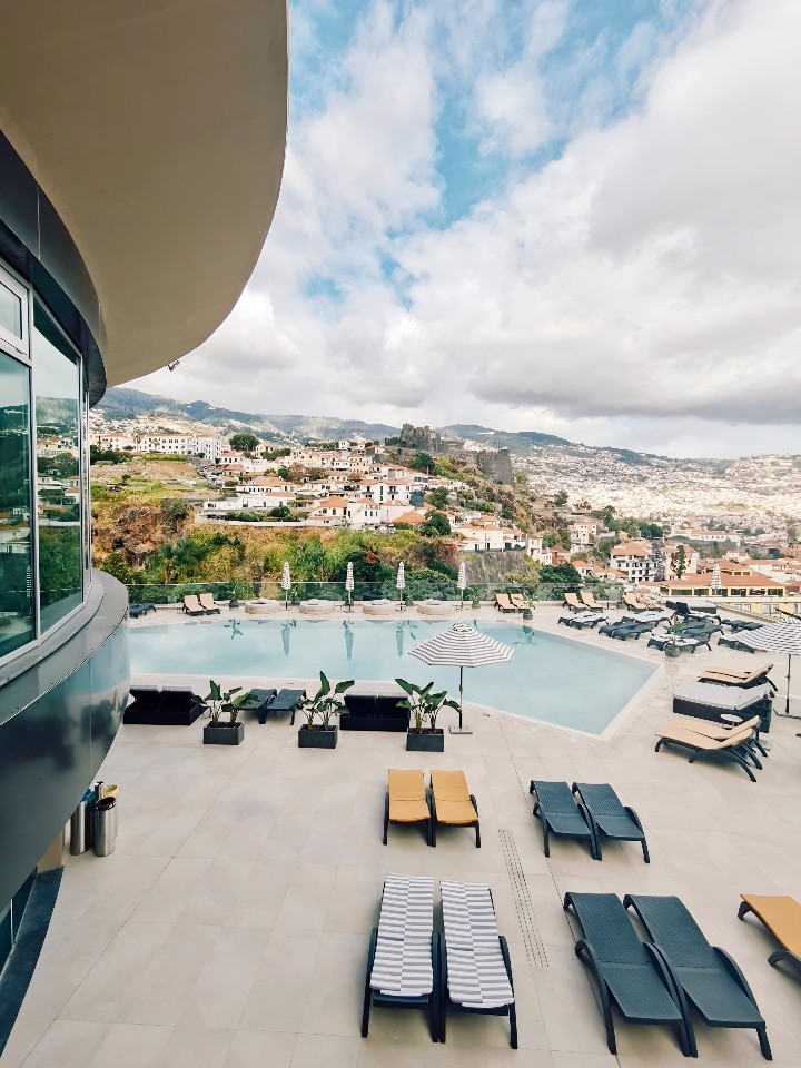 Lehátka pri bazéne