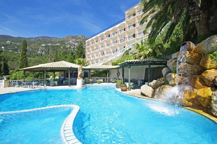 Hotel s bazénom