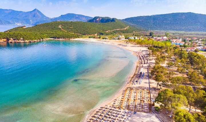 Letecký pohľad na pláž letoviska Ammoudia