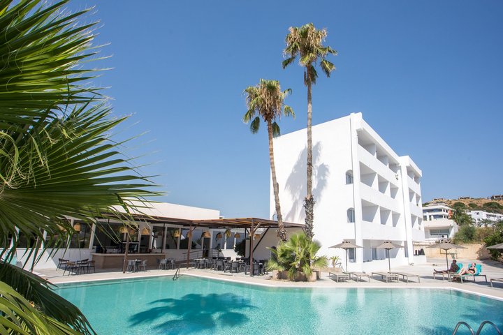 Hotel s bazénom