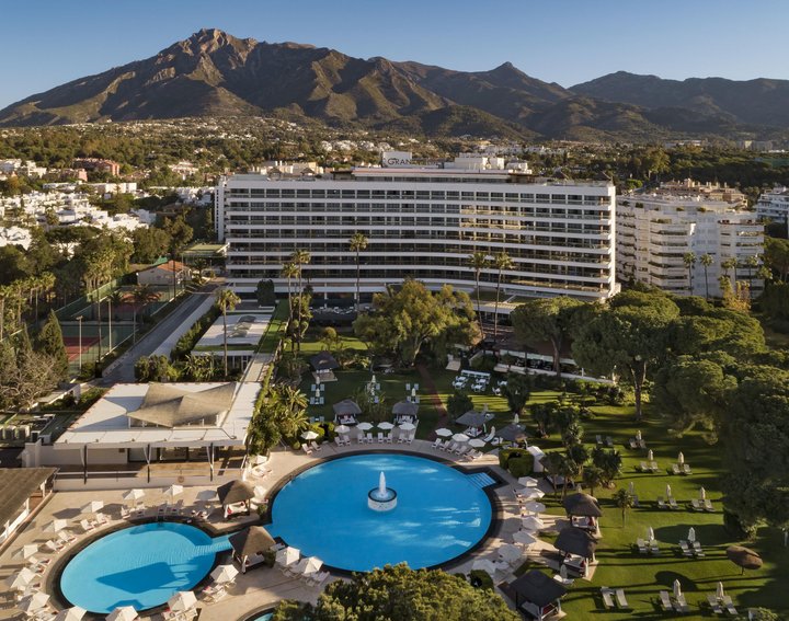 Hotel s bazénom