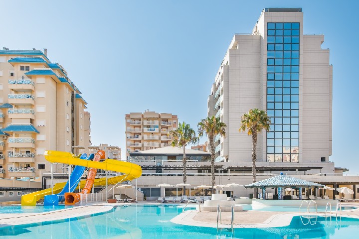 Bazén a šmykľavky