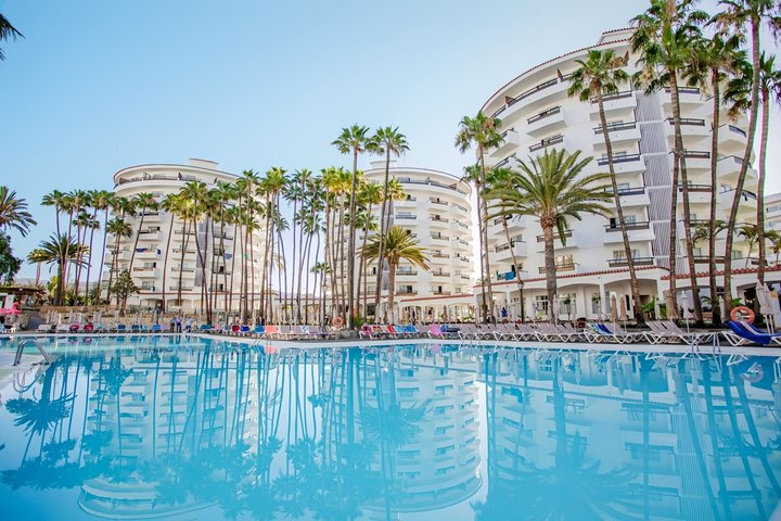 Hotel s bazénom
