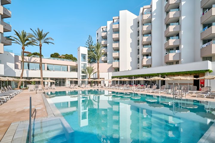 Hotel s bazénom