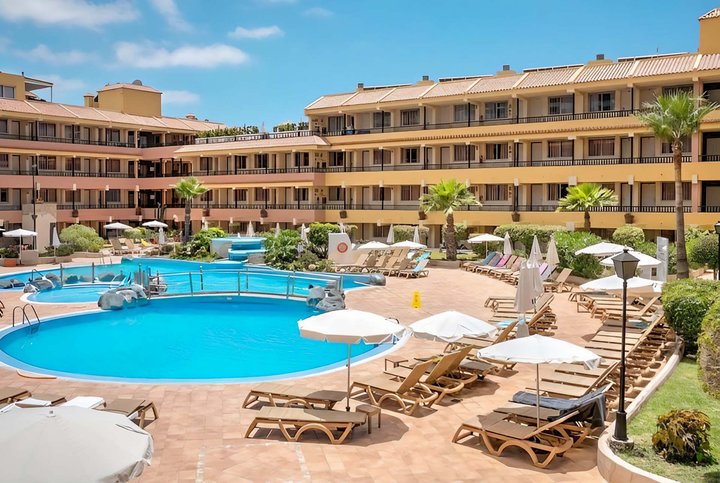 Hotel s bazénom