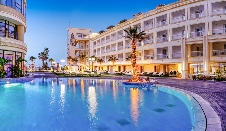 Hotel s bazénom